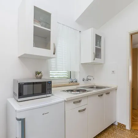 Apartment In Mit Kleinem Balkon Poreč