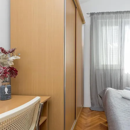 In Mit Kleinem Balkon Poreč