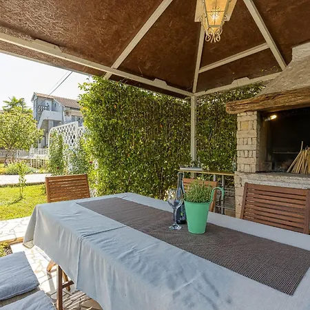 Apartment In Mit Kleinem Balkon Poreč